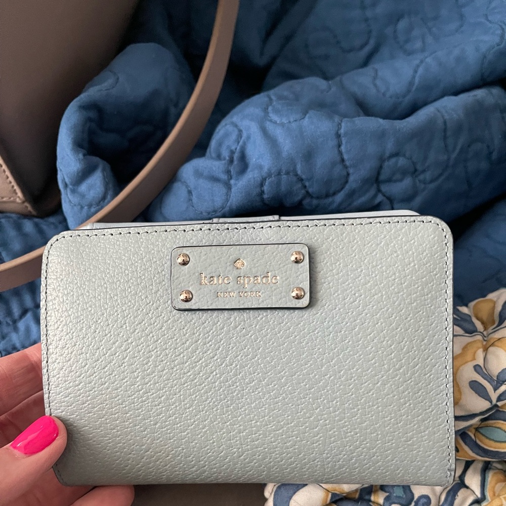 Kate Spade | Grove Street Tellie Wallet | Lakesedge Blue

Retail $119